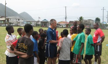 Slap Dominica Bobby Lennox